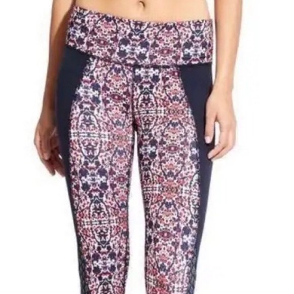 Athleta Indigo Shores Patterned Capri Chaturanga Leggings, Size XS Style 227943 - Picture 1 of 8